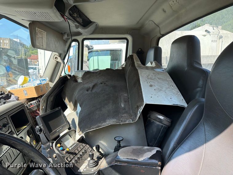 image for item FK4168 2014 International 7400 truck cab and chassis