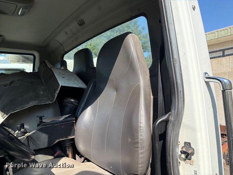 image for item FK4168 2014 International 7400 truck cab and chassis