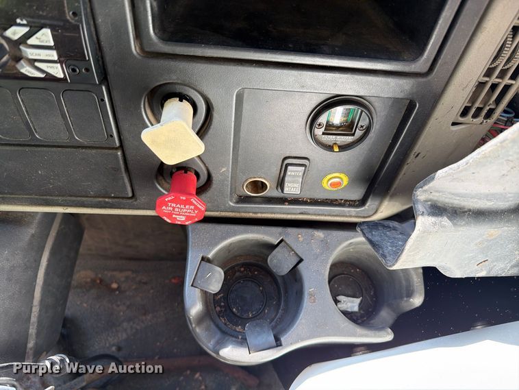 image for item FK4168 2014 International 7400 truck cab and chassis