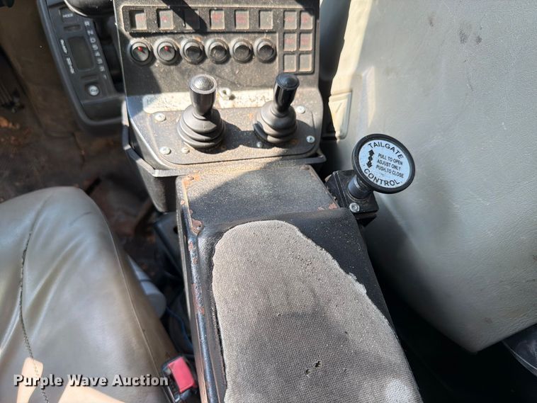 image for item FK4168 2014 International 7400 truck cab and chassis