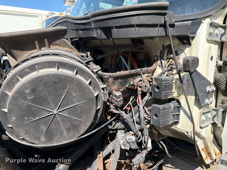 image for item FK4168 2014 International 7400 truck cab and chassis
