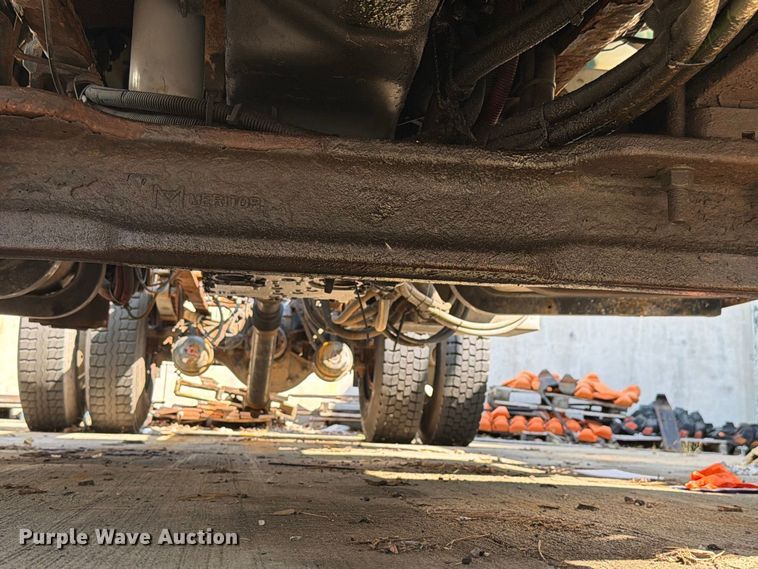 image for item FK4168 2014 International 7400 truck cab and chassis