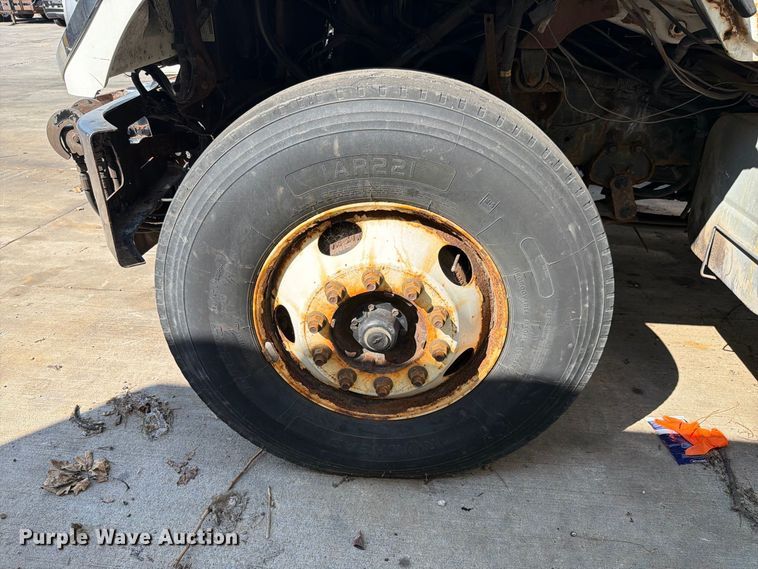 image for item FK4168 2014 International 7400 truck cab and chassis