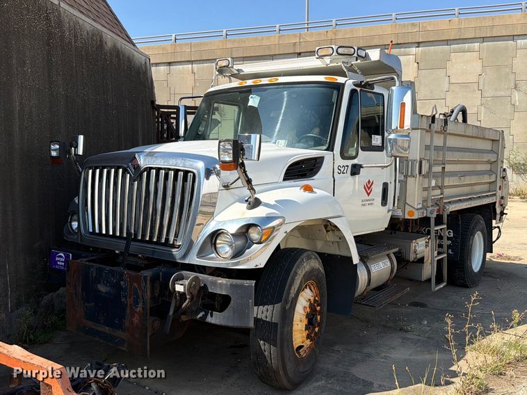 2013 International 7400 dump truck