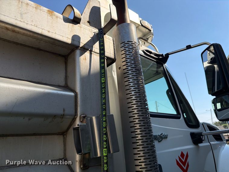 image for item FK4169 2013 International 7400 dump truck