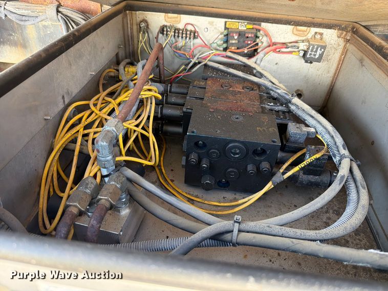 image for item FK4169 2013 International 7400 dump truck