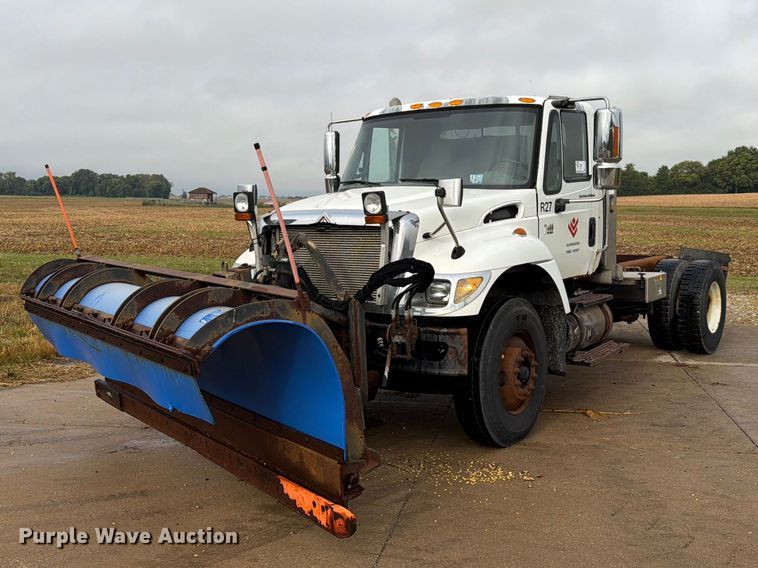 2006 International 7400 truck cab and chassis