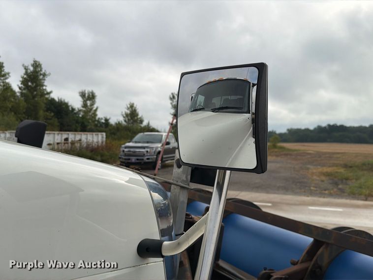 image for item FK4170 2006 International 7400 truck cab and chassis