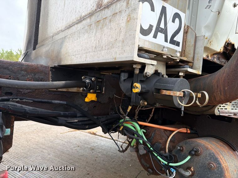 image for item FK4170 2006 International 7400 truck cab and chassis