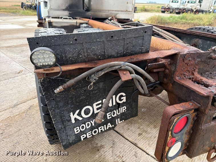 image for item FK4170 2006 International 7400 truck cab and chassis