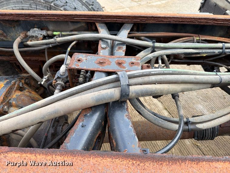 image for item FK4170 2006 International 7400 truck cab and chassis