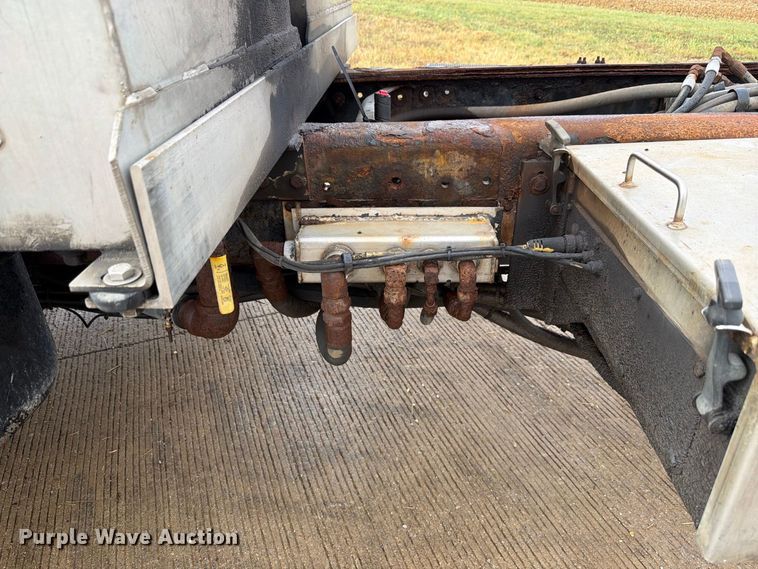 image for item FK4170 2006 International 7400 truck cab and chassis
