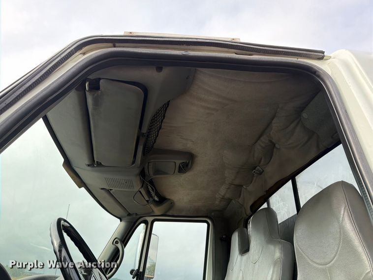 image for item FK4170 2006 International 7400 truck cab and chassis