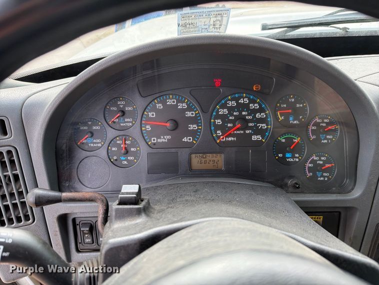 image for item FK4170 2006 International 7400 truck cab and chassis