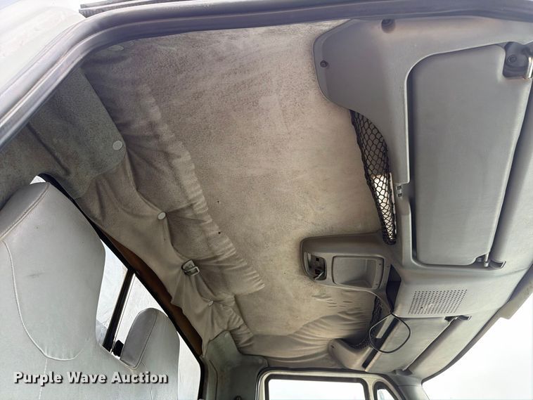 image for item FK4170 2006 International 7400 truck cab and chassis