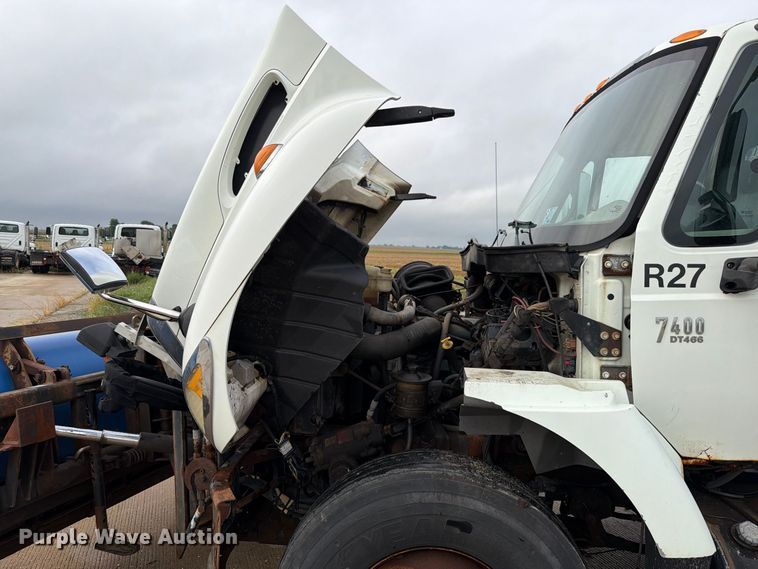 image for item FK4170 2006 International 7400 truck cab and chassis