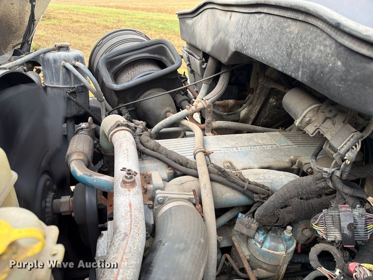 image for item FK4170 2006 International 7400 truck cab and chassis