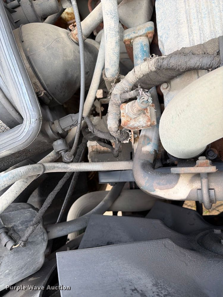 image for item FK4170 2006 International 7400 truck cab and chassis