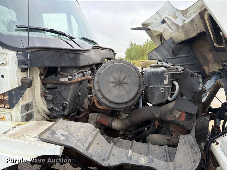 image for item FK4170 2006 International 7400 truck cab and chassis