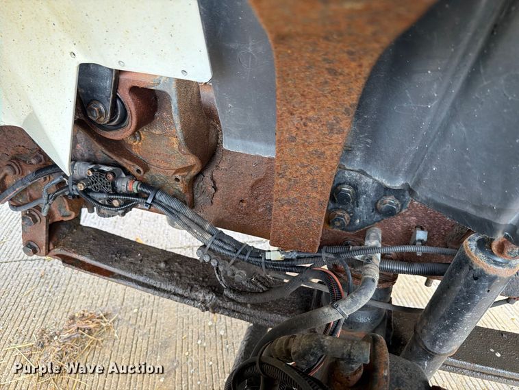 image for item FK4170 2006 International 7400 truck cab and chassis