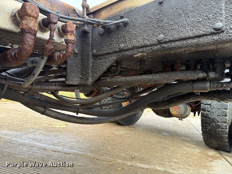 image for item FK4170 2006 International 7400 truck cab and chassis