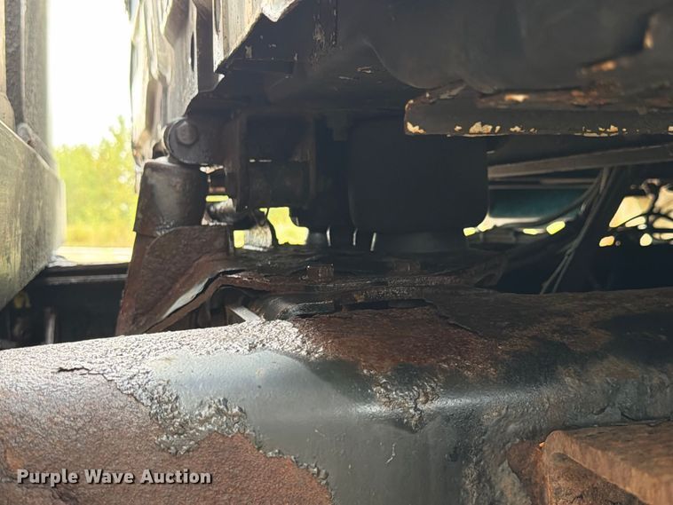 image for item FK4170 2006 International 7400 truck cab and chassis