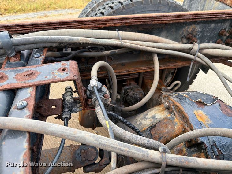 image for item FK4170 2006 International 7400 truck cab and chassis