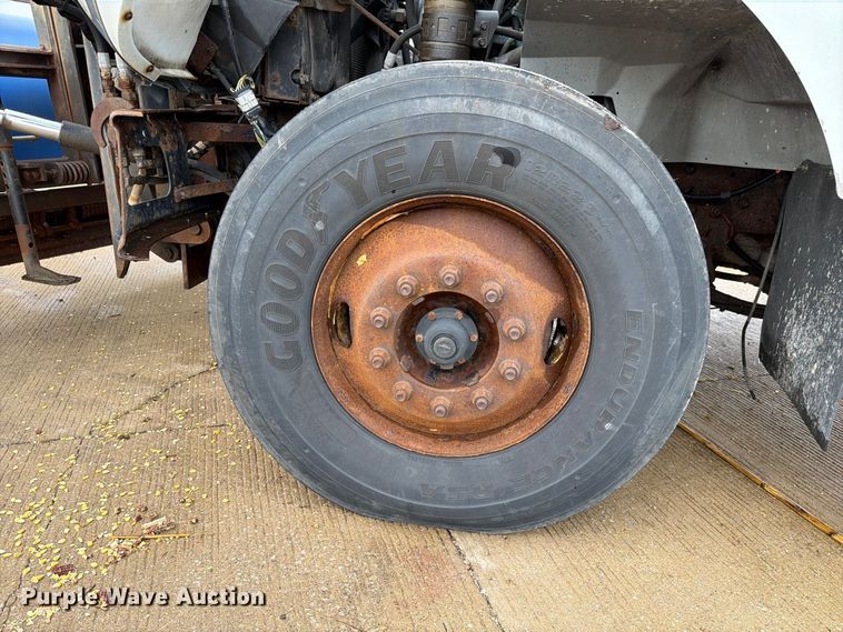 image for item FK4170 2006 International 7400 truck cab and chassis
