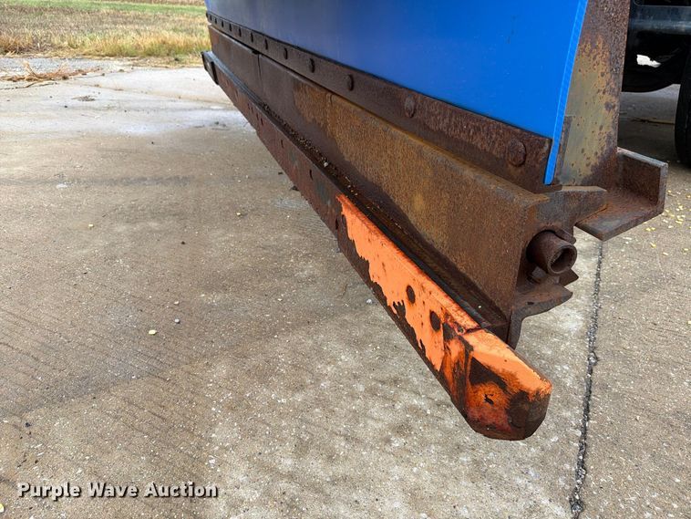 image for item FK4170 2006 International 7400 truck cab and chassis