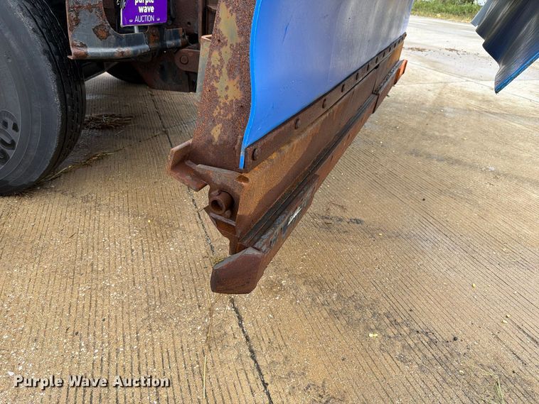 image for item FK4170 2006 International 7400 truck cab and chassis