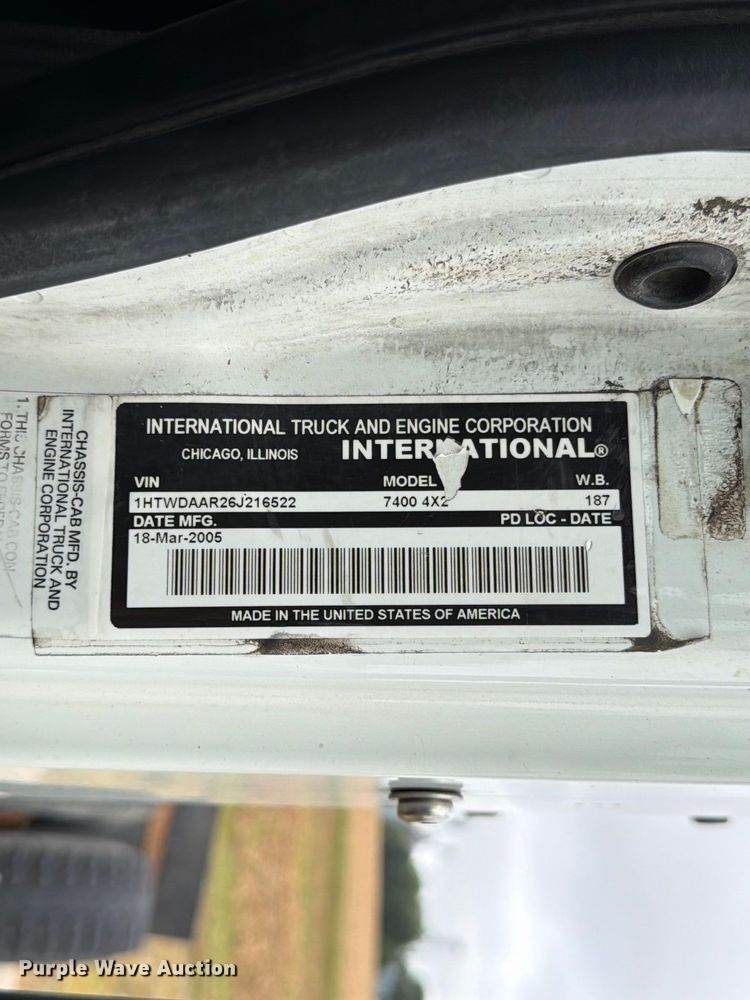 image for item FK4170 2006 International 7400 truck cab and chassis