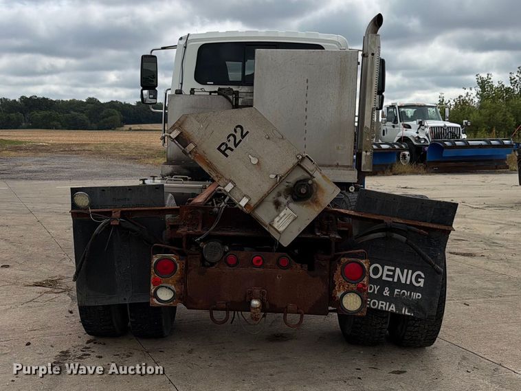 image for item FK4171 2006 International 7400 truck cab and chassis