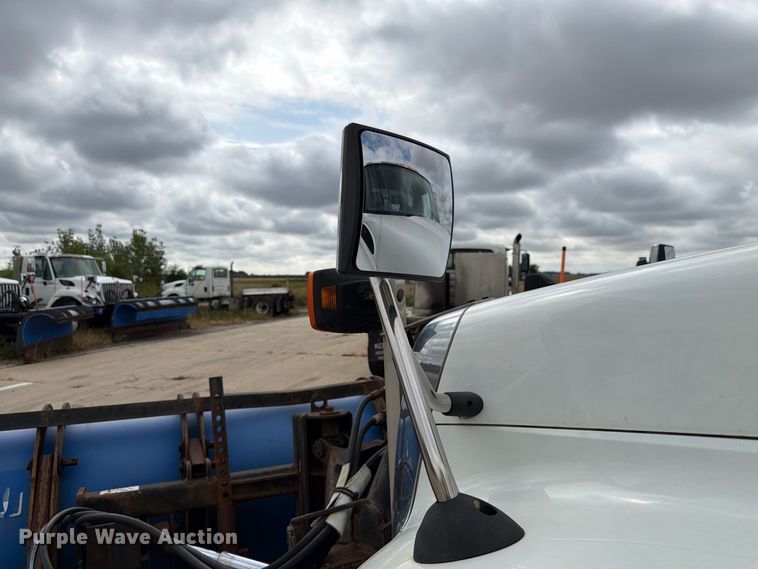 image for item FK4171 2006 International 7400 truck cab and chassis