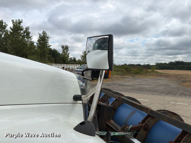 image for item FK4171 2006 International 7400 truck cab and chassis