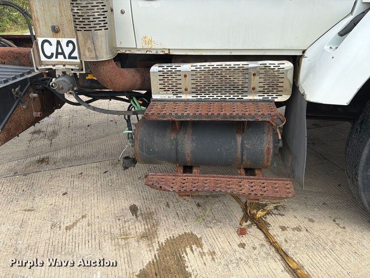 image for item FK4171 2006 International 7400 truck cab and chassis