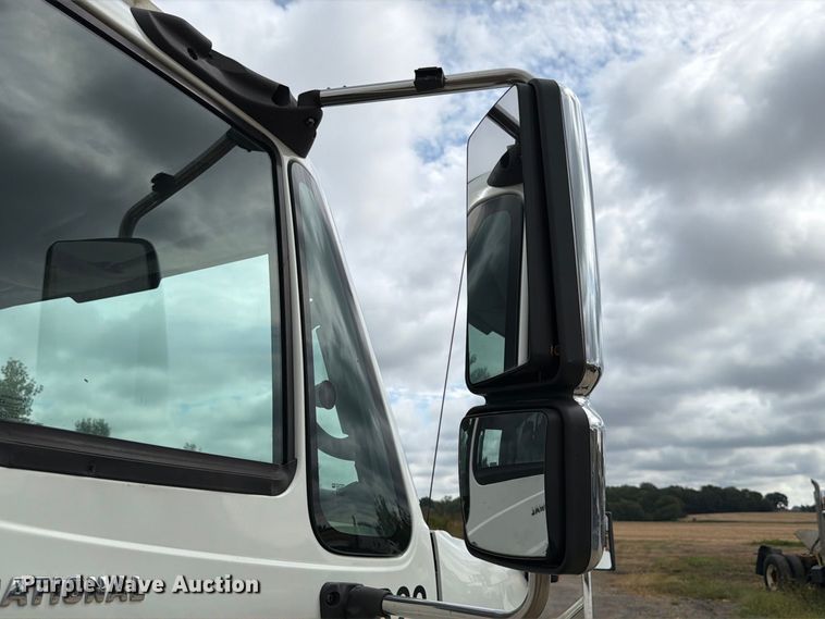 image for item FK4171 2006 International 7400 truck cab and chassis