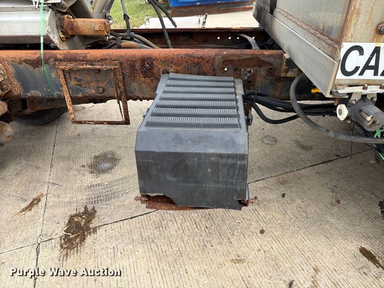 image for item FK4171 2006 International 7400 truck cab and chassis