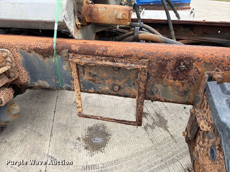 image for item FK4171 2006 International 7400 truck cab and chassis
