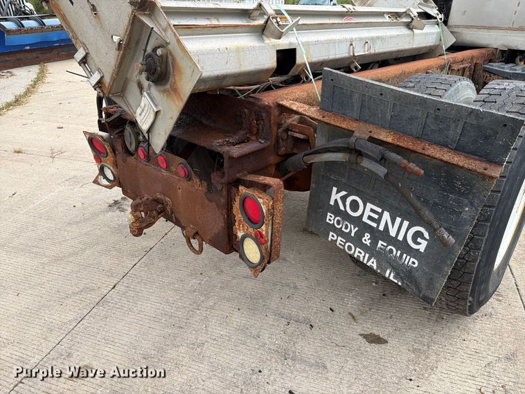 image for item FK4171 2006 International 7400 truck cab and chassis