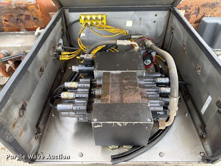 image for item FK4171 2006 International 7400 truck cab and chassis