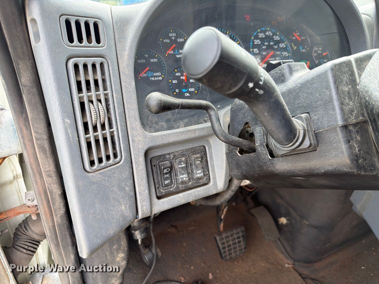 image for item FK4171 2006 International 7400 truck cab and chassis