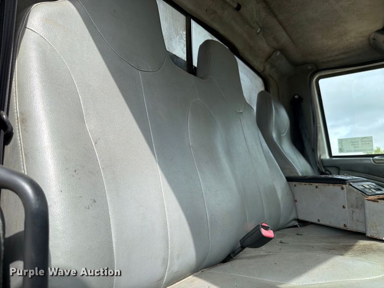 image for item FK4171 2006 International 7400 truck cab and chassis