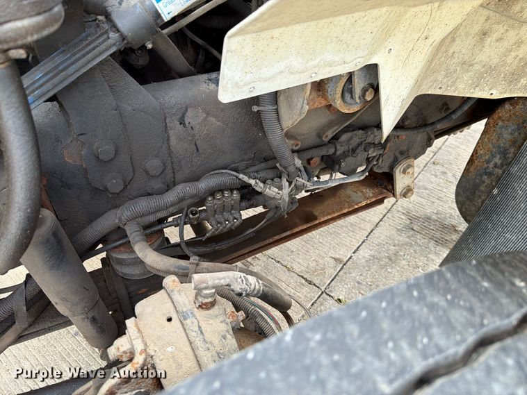 image for item FK4171 2006 International 7400 truck cab and chassis