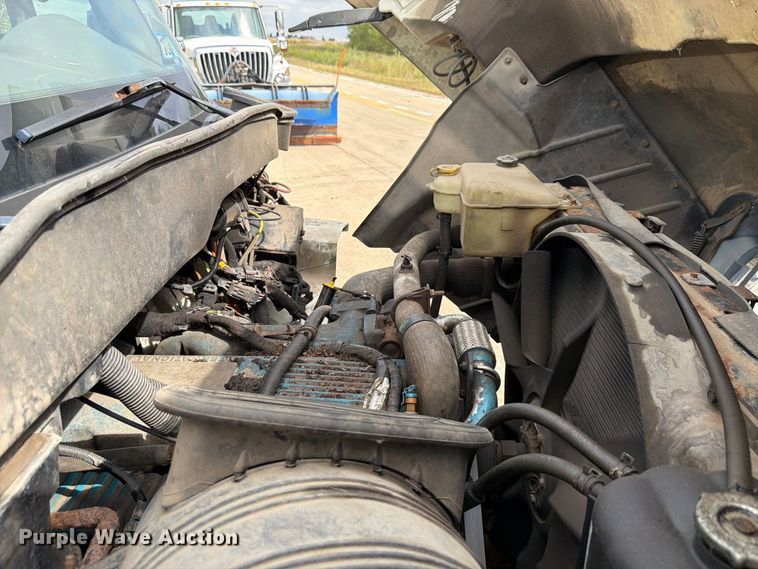 image for item FK4171 2006 International 7400 truck cab and chassis