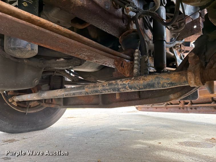 image for item FK4171 2006 International 7400 truck cab and chassis