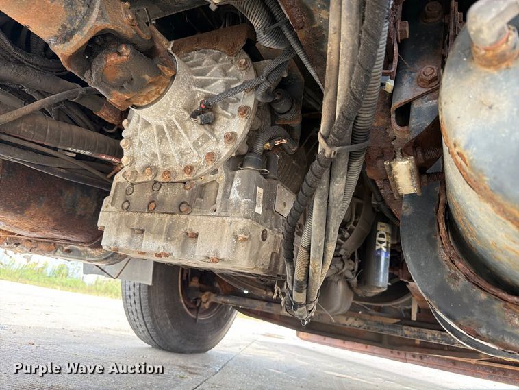 image for item FK4171 2006 International 7400 truck cab and chassis