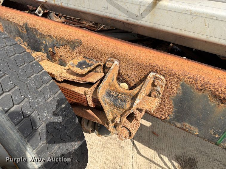 image for item FK4171 2006 International 7400 truck cab and chassis