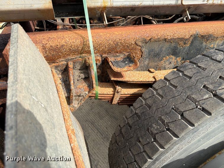 image for item FK4171 2006 International 7400 truck cab and chassis