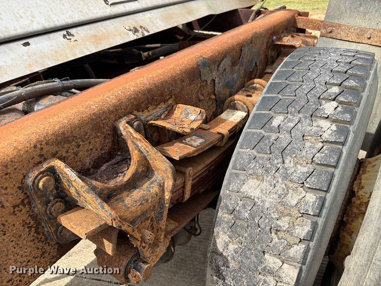 image for item FK4171 2006 International 7400 truck cab and chassis