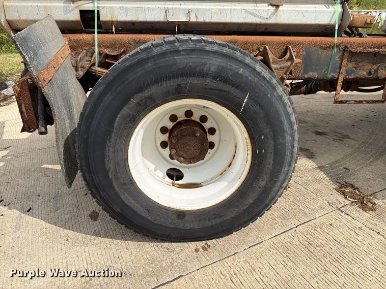 image for item FK4171 2006 International 7400 truck cab and chassis